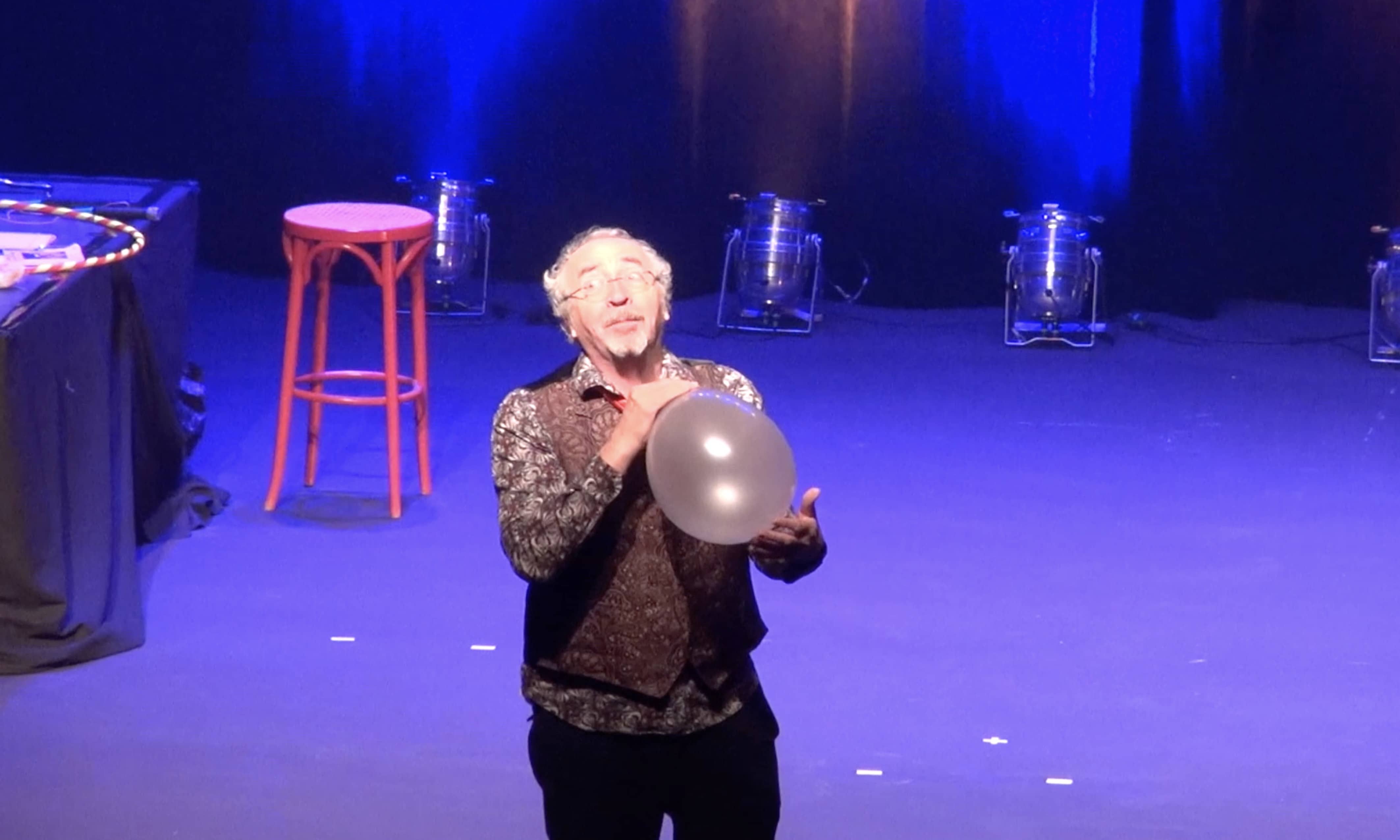 Extraits vidéo de son spectacle joué à Draveil en octobre 2023